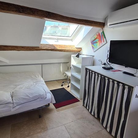 Appartement Coeur De Paris Avec Vue Sur Les Toits Exterior foto
